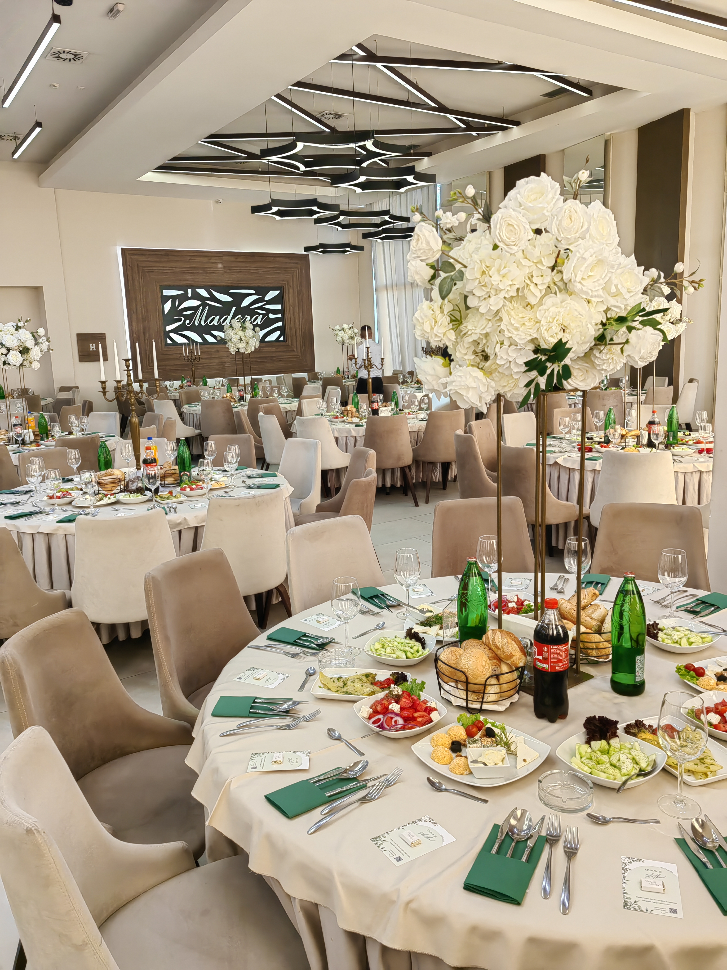 Raspored stolova u velikoj sali